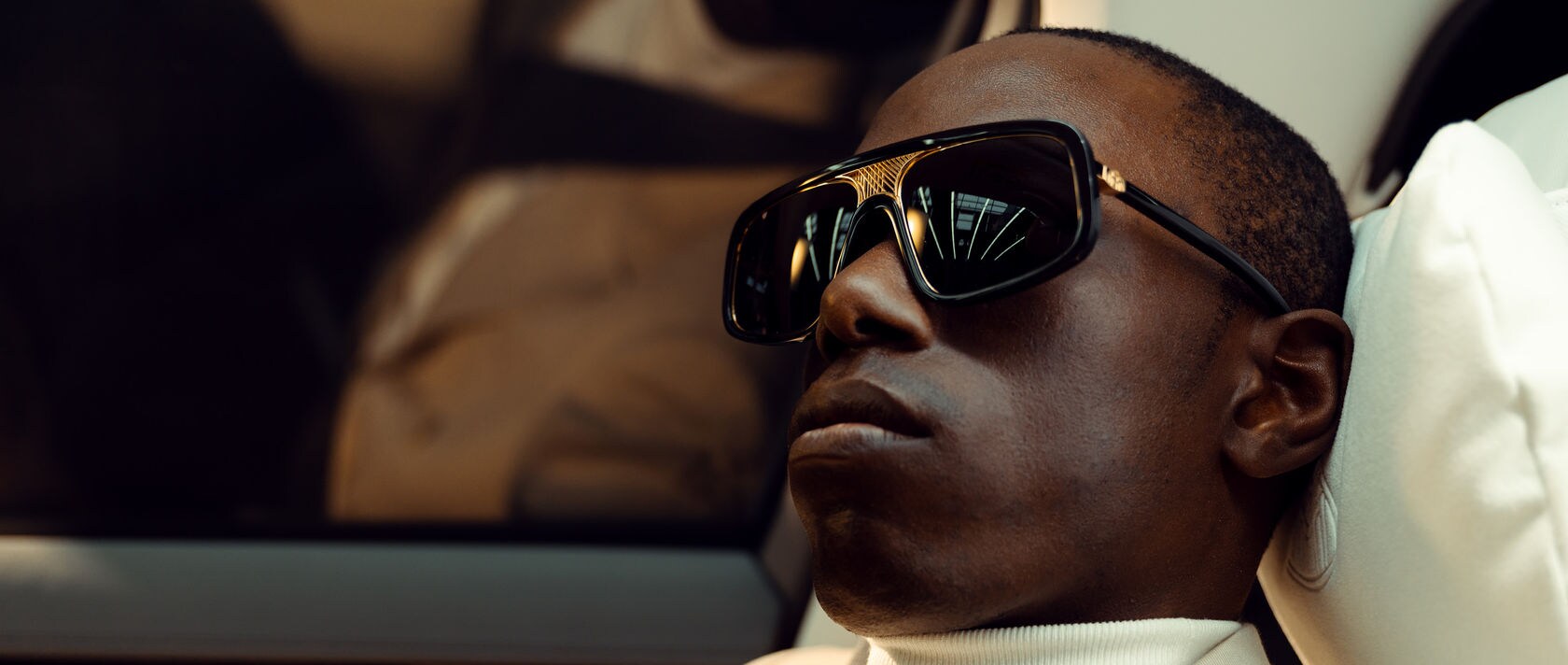 Sunglasses for exclusive visibility